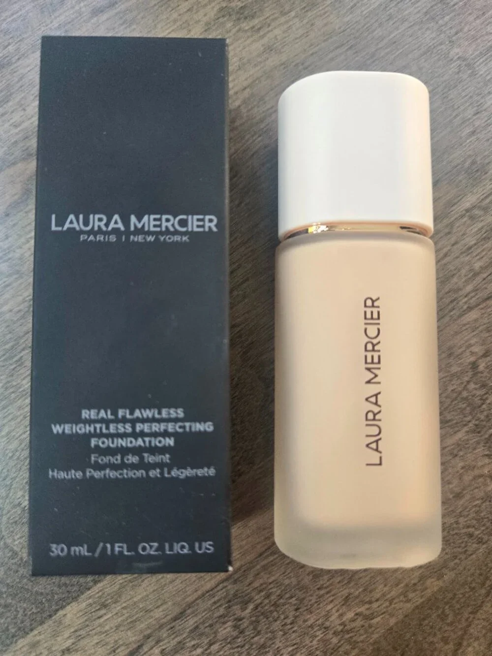 NIB LAURA MERCIER Real Flawless Weightless Perfecting Foundation - 0N1 SILK